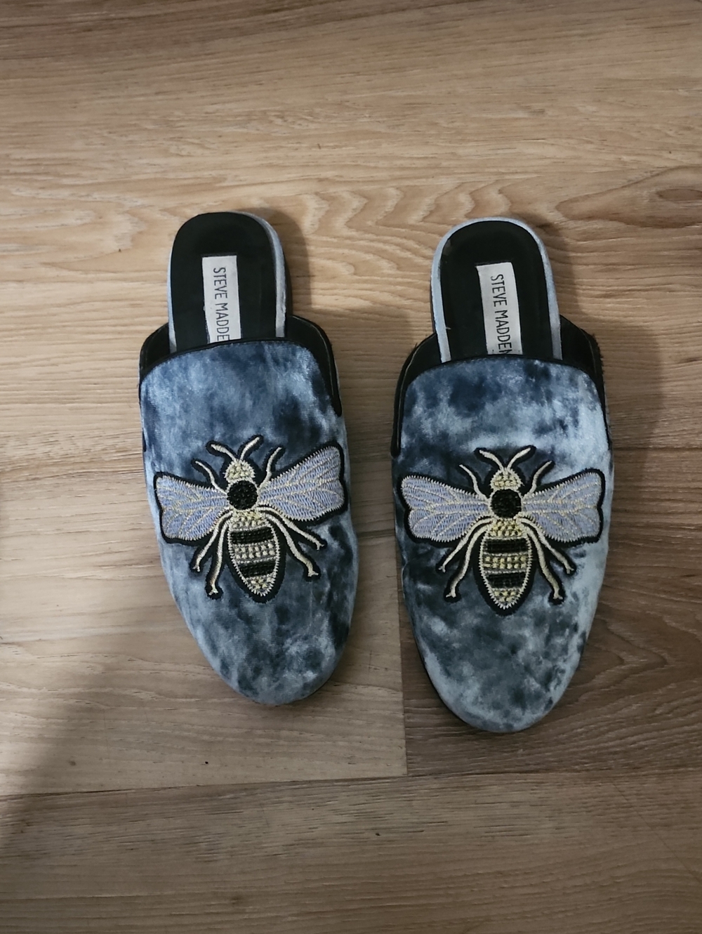 Steve Madden black & gray velvet bee slides with embroidered bee design